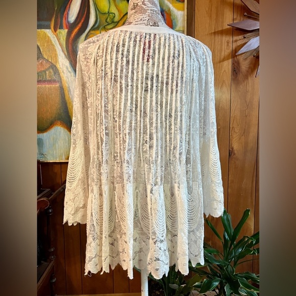 🛍️V. CHRISTINA Cream lace long sleeve blouse size L. - Picture 9 of 12
